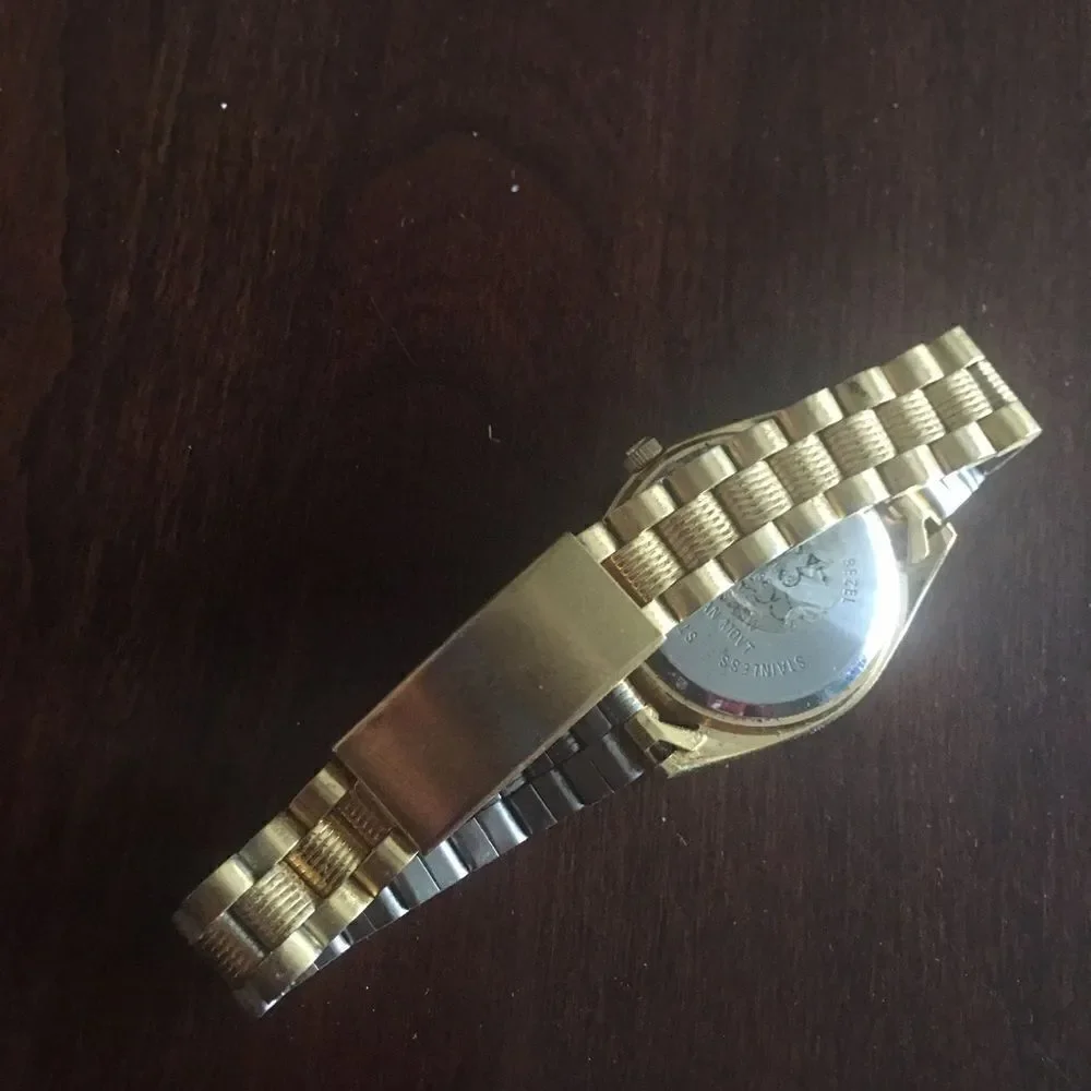Adjustable  gold Quartz watch vintage